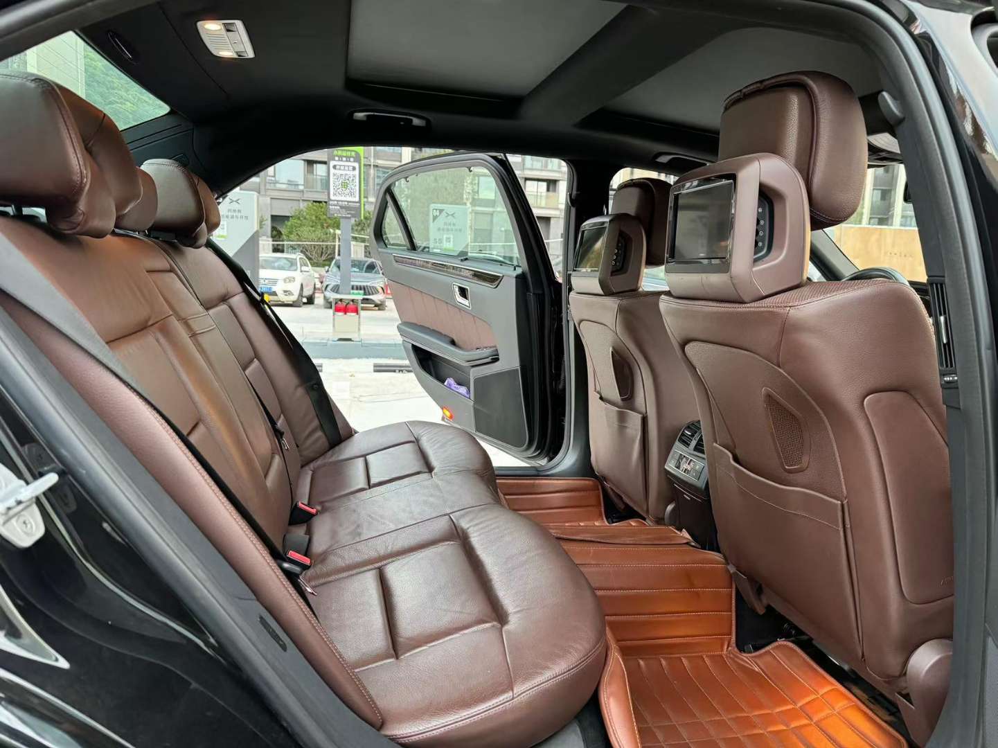 Mercedes-Benz E-Class E300L 3.0L Automatic Panoramic Roof Fashion Edition High Spec 7