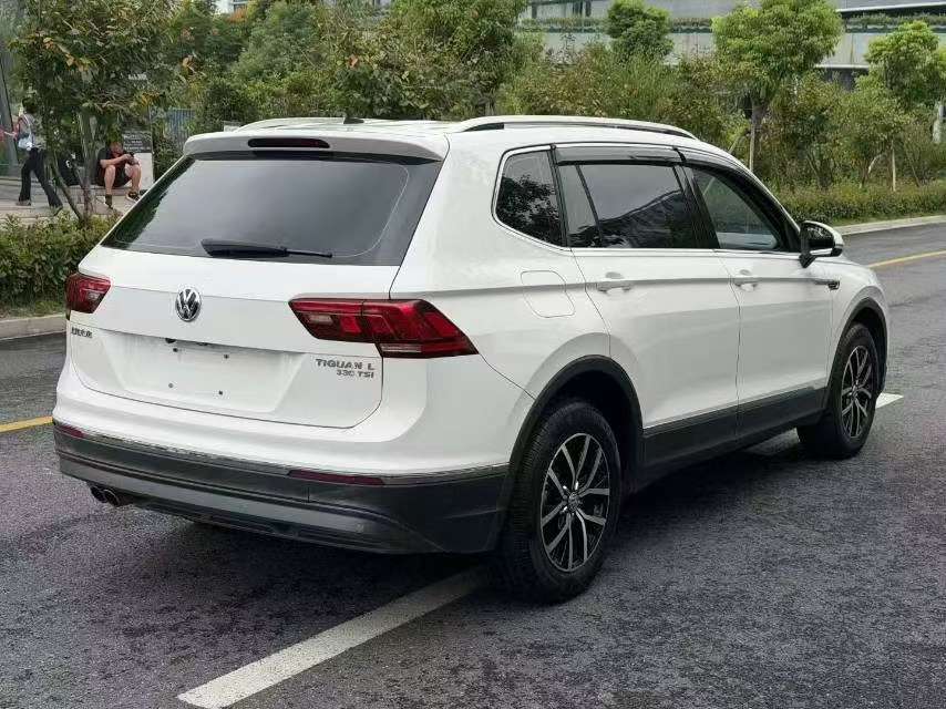 Volkswagen Tiguan L 2.0T 330 TSI FWD Luxury 3