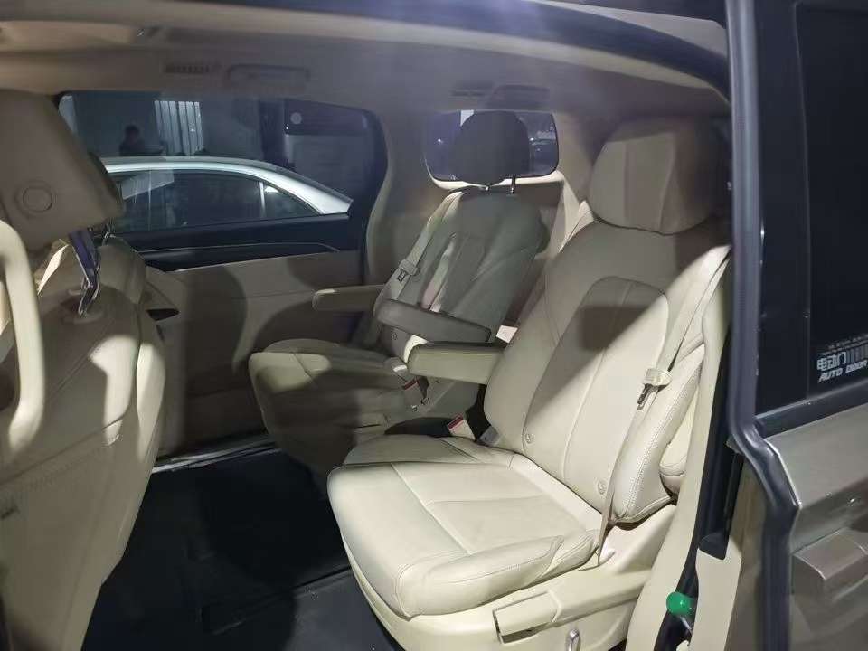 Buick GL8 2022 2.0T Premium Edition 3