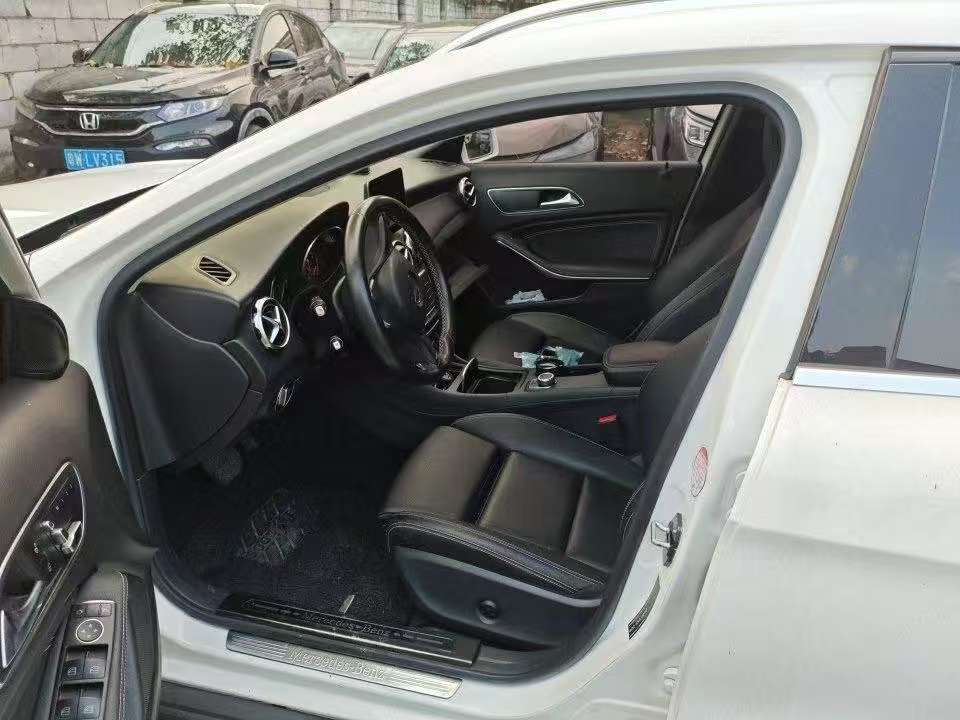 Mercedes-Benz GLA GLA200 Sport 3