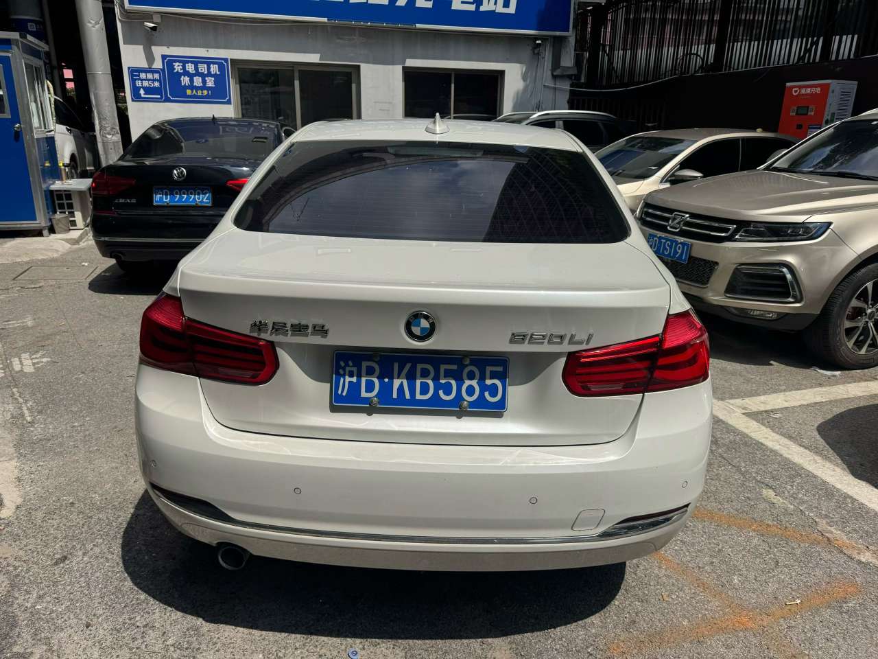 BMW 3 Series 320Li Sport 9