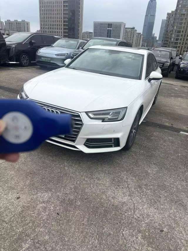 Audi A4L Premium