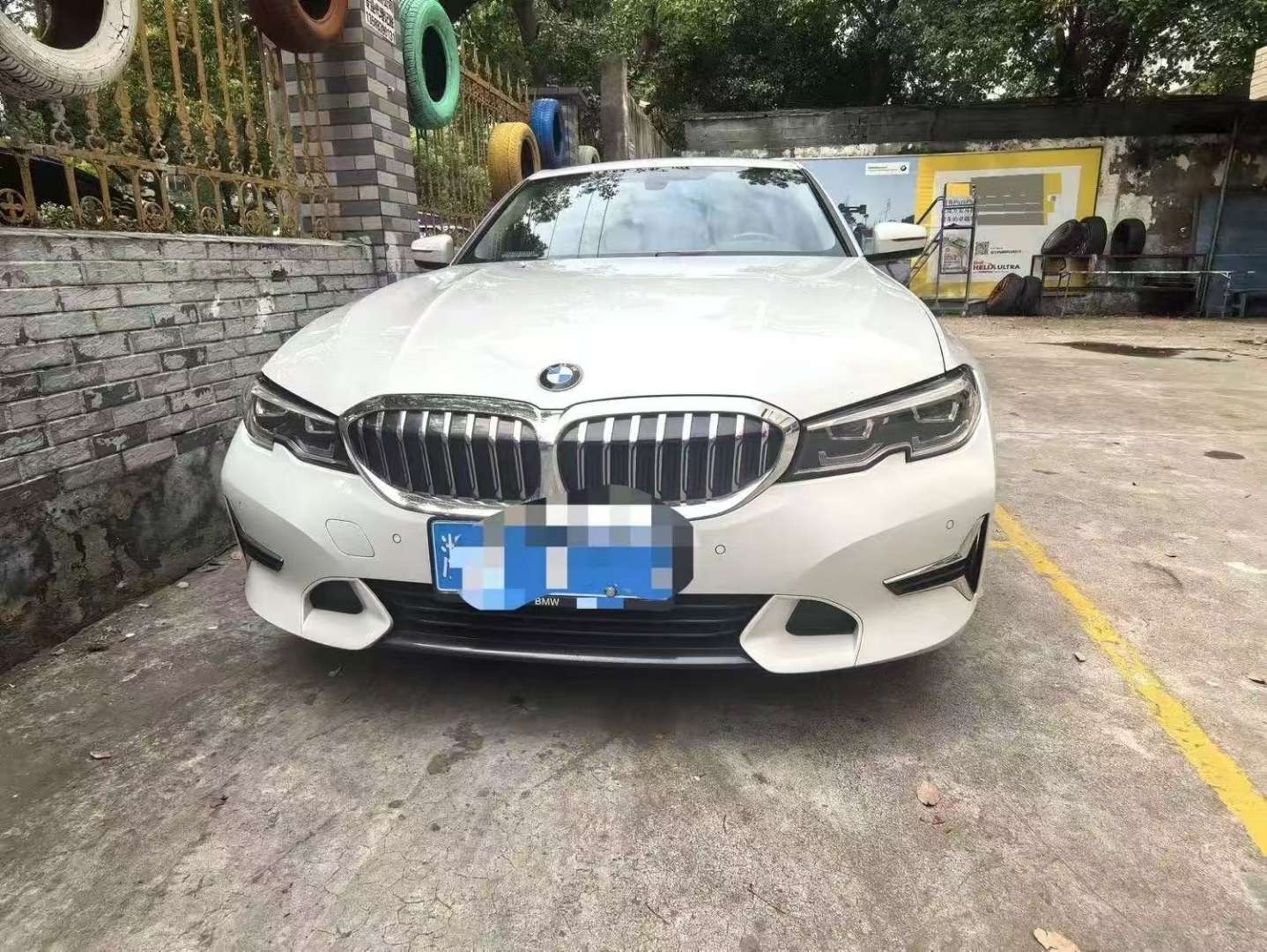 BMW 3 Series 325Li 2.0T First Edition 2