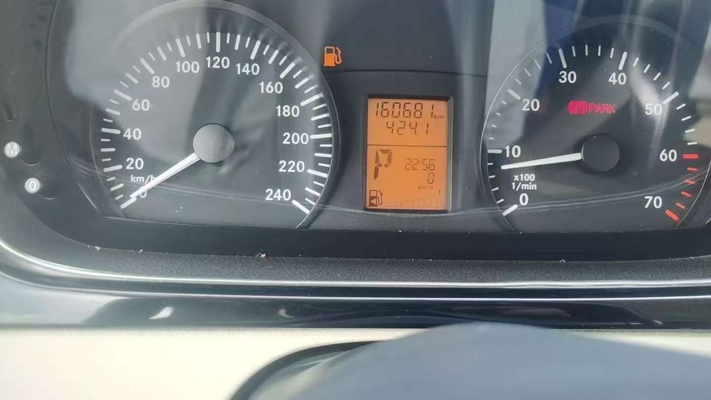 Mercedes-Benz Vito 7