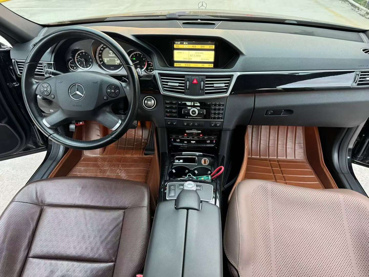 Mercedes-Benz E-Class E300L 3.0L Automatic Panoramic Roof Fashion Edition High Spec 5