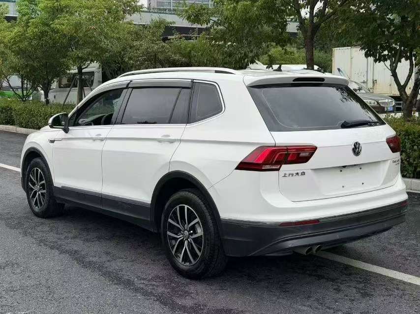 Volkswagen Tiguan L 2.0T 330 TSI FWD Luxury 4