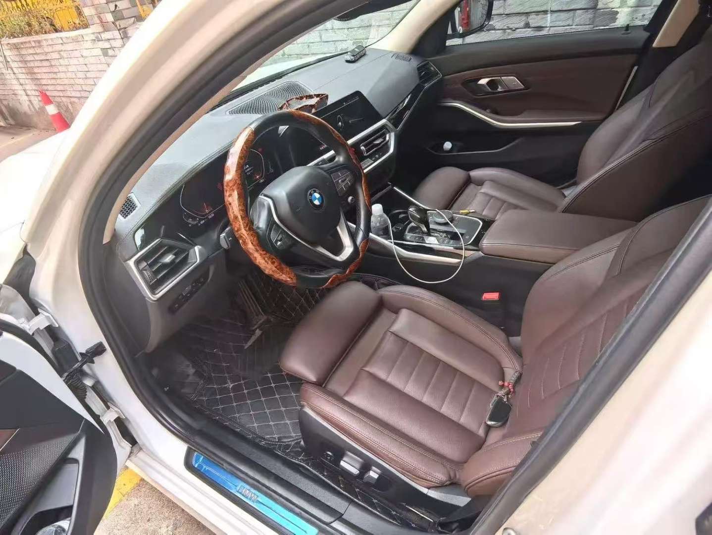 BMW 3 Series 325Li 2.0T First Edition 4