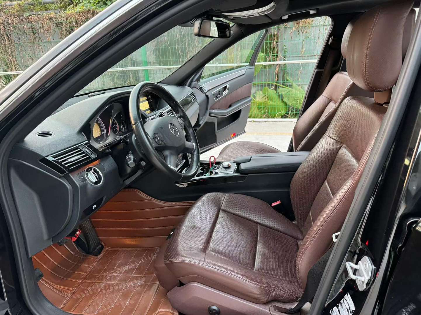 Mercedes-Benz E-Class E300L 3.0L Automatic Panoramic Roof Fashion Edition High Spec 6