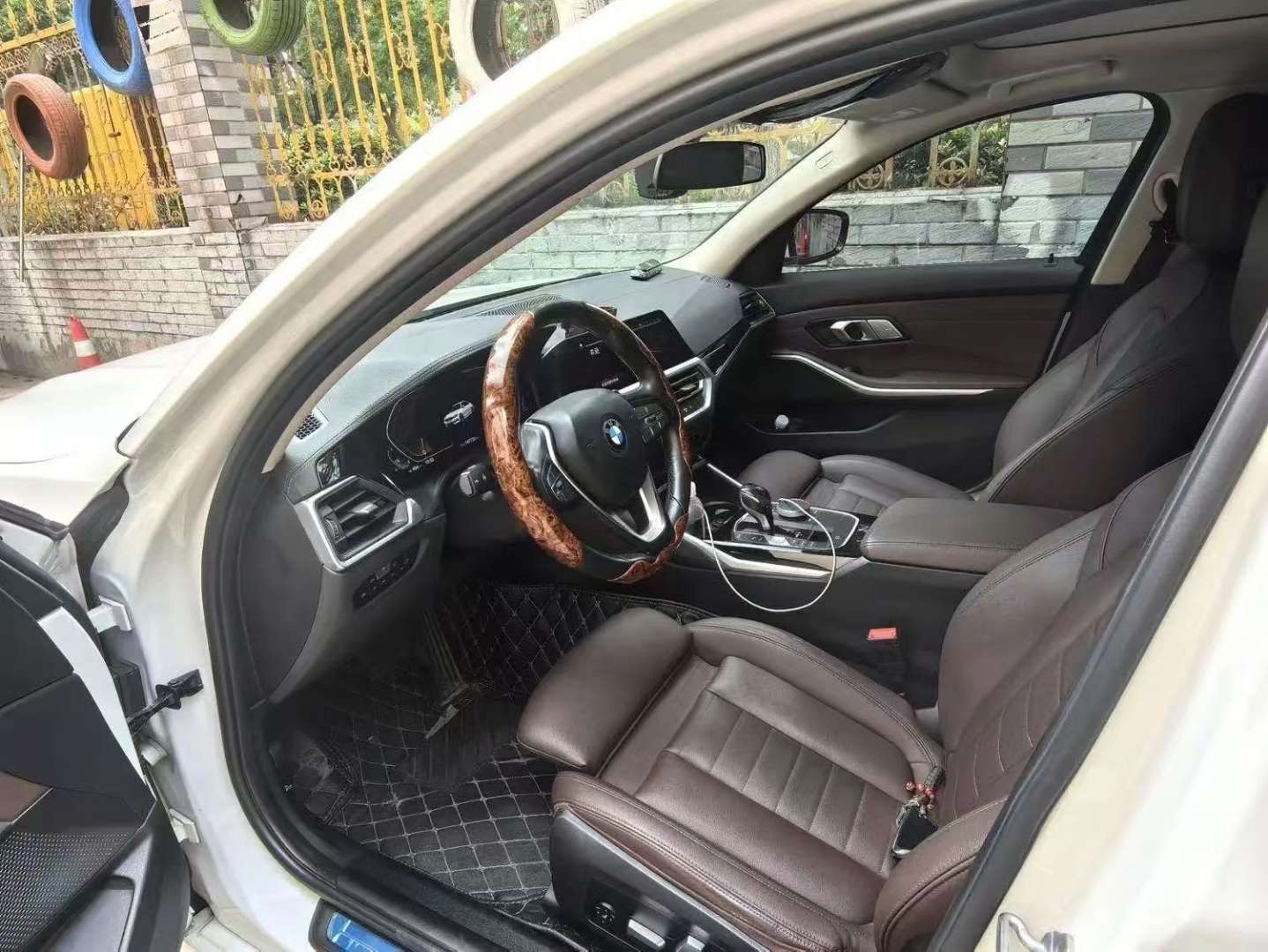 BMW 3 Series 325Li 2.0T First Edition 6
