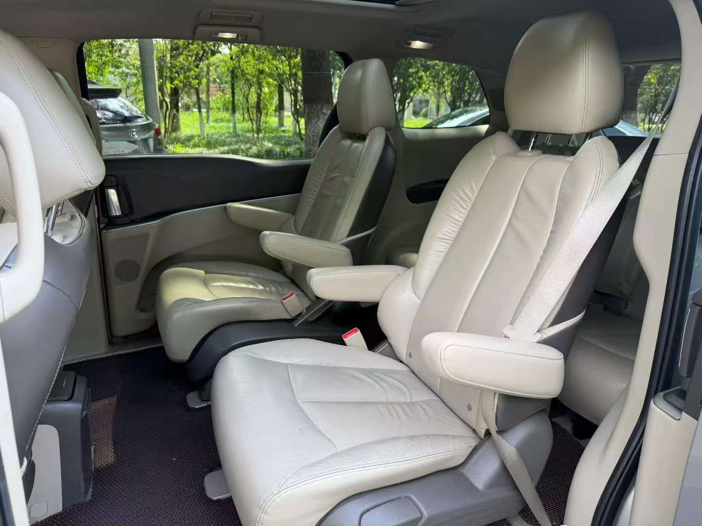 Buick LaCrosse 3.0L Automatic Sunroof 8