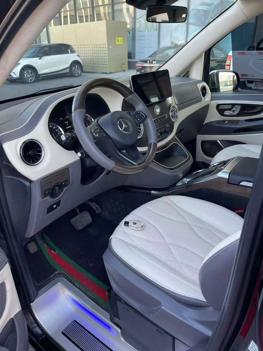 Mercedes-Benz Vito 2017 2.0T Automatic High Trim 7