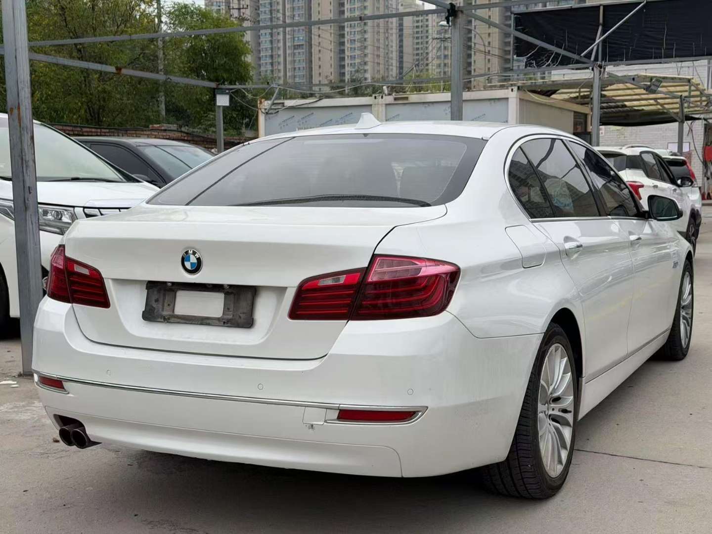 BMW 5 Series 2017 2.0T Automatic Sunroof Luxury 3