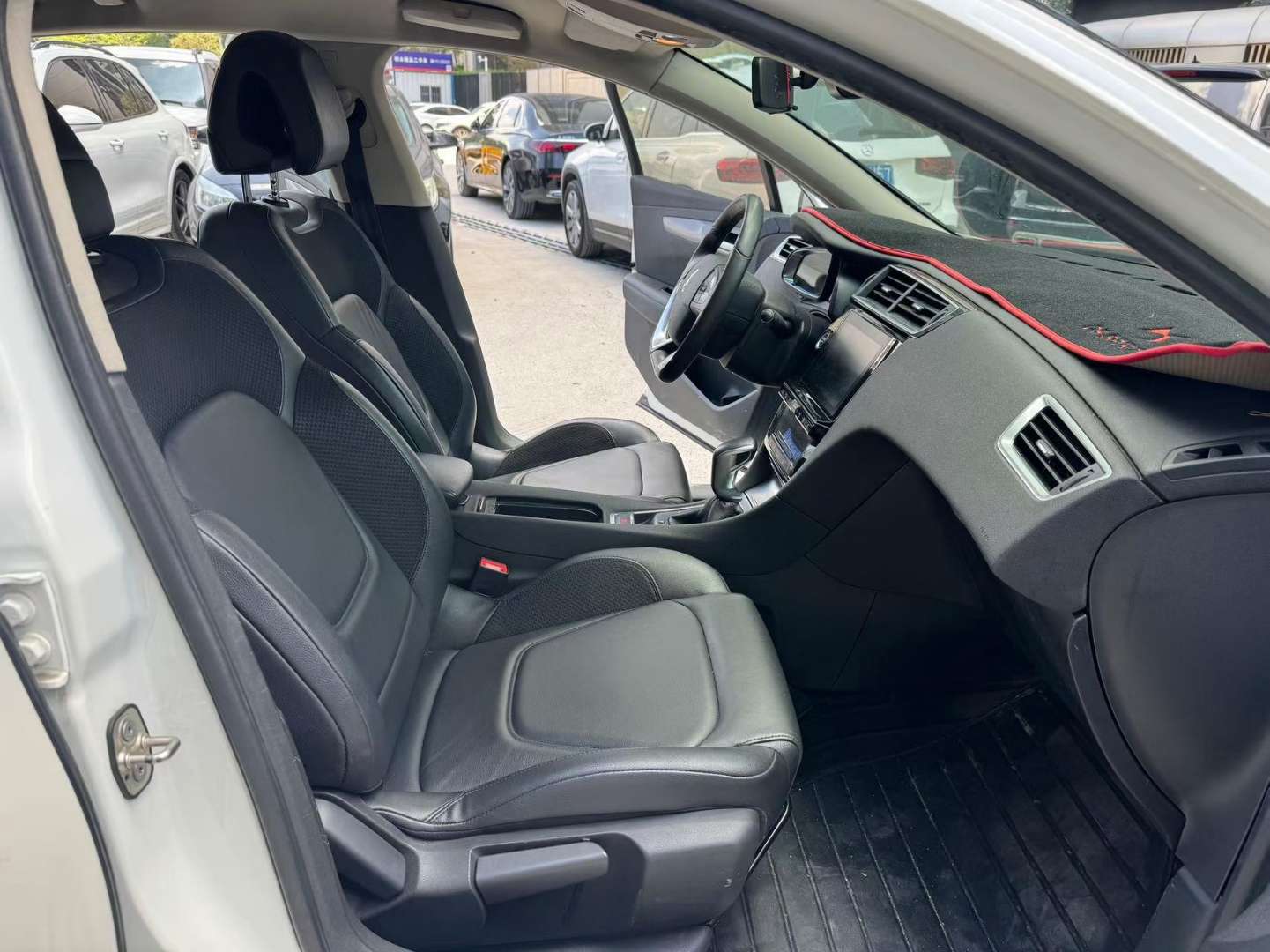 DS 5LS 30THP 1.6T Automatic No Sunroof Style Edition 7