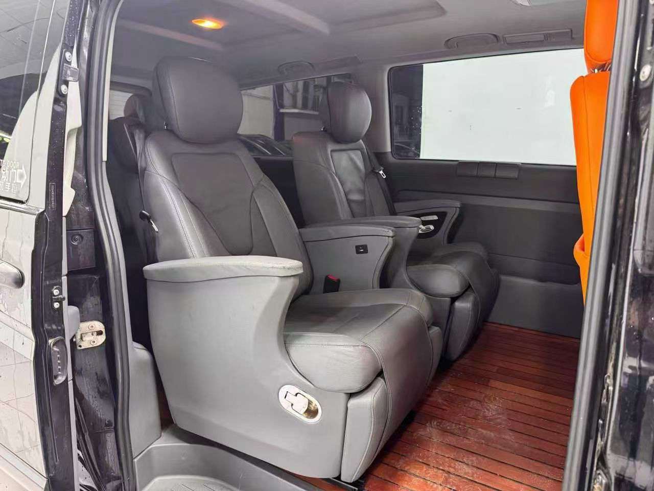 Mercedes-Benz Vito 5