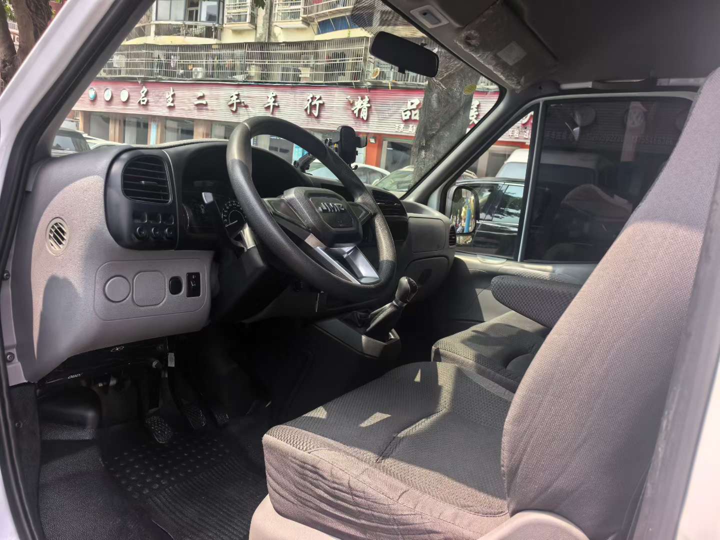 JMC Transit 6-Seater Blue Plate 7