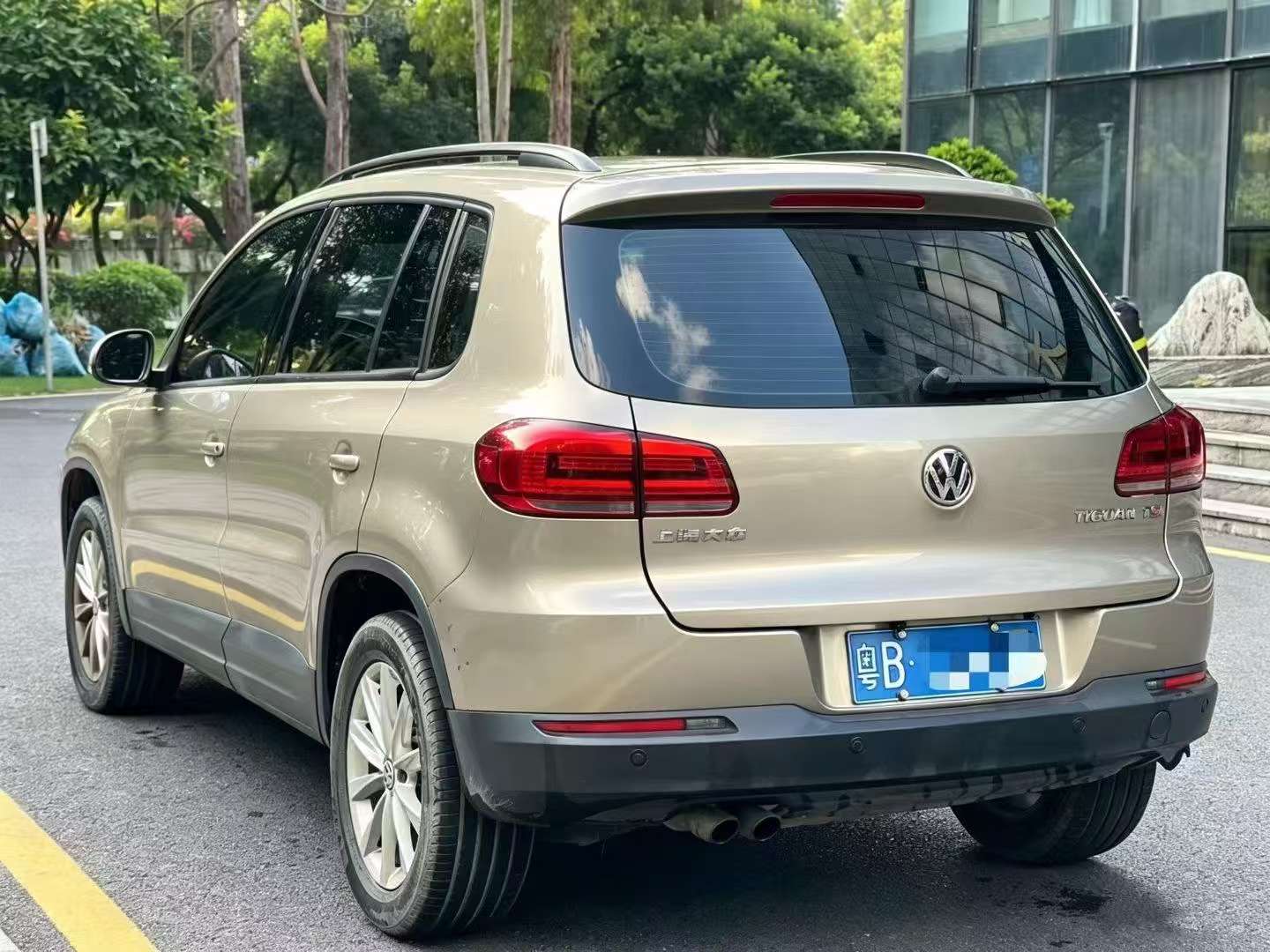 Volkswagen Tiguan 1.8T FWD Comfort Edition 3
