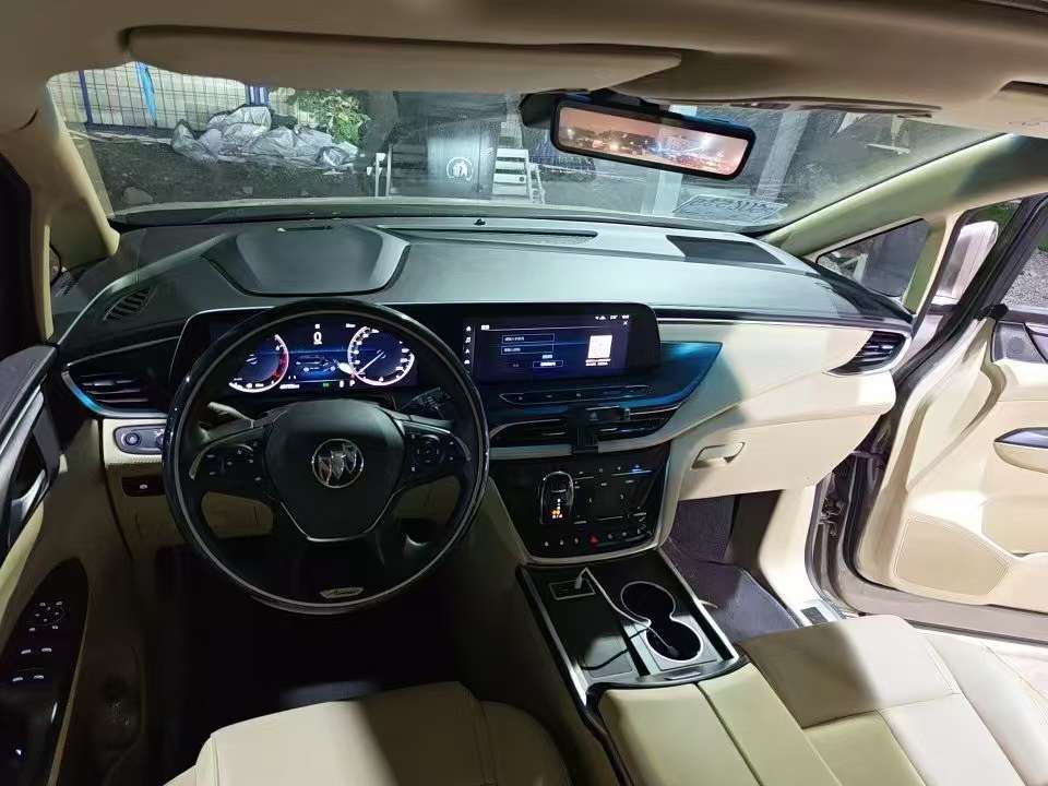 Buick GL8 2022 2.0T Premium Edition 2