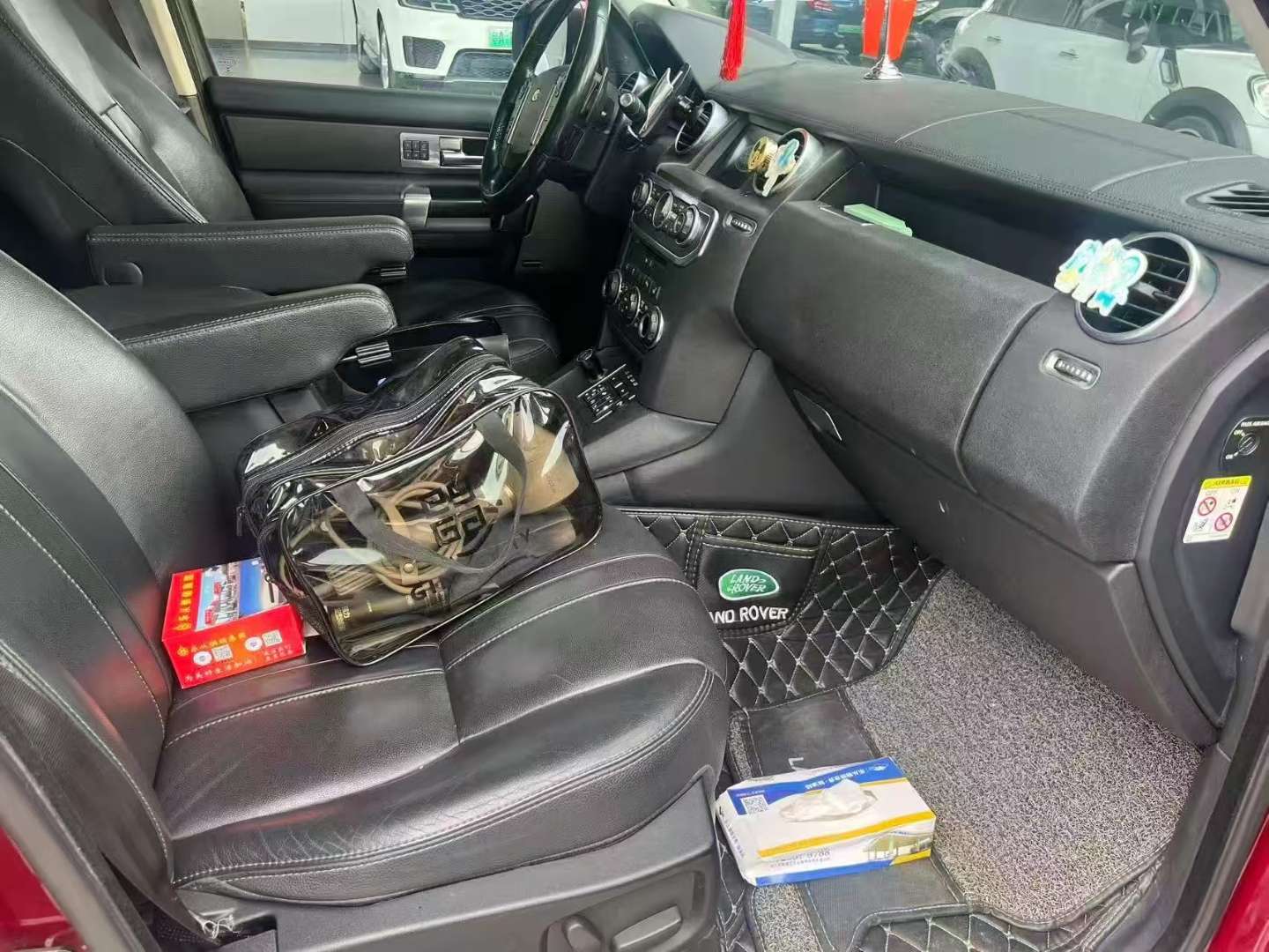 Land Rover Discovery 4 Gasoline 3.0T V6 340HP 7-Seater 4