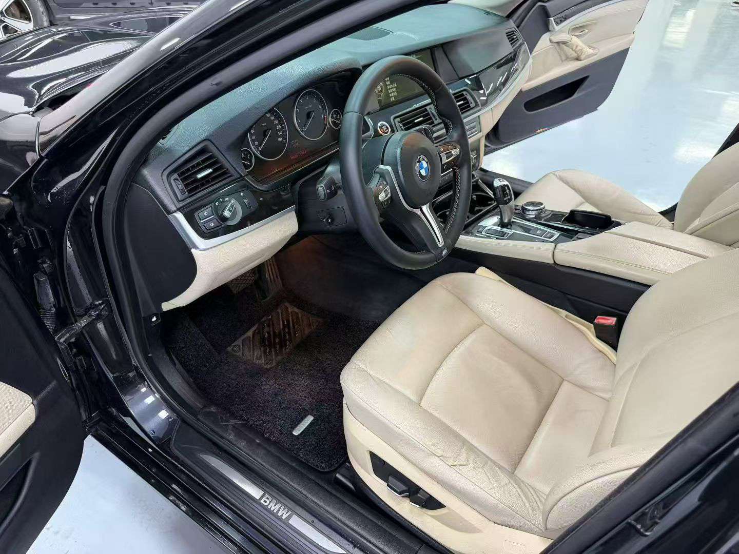BMW 5 Series 525Li High Trim 4