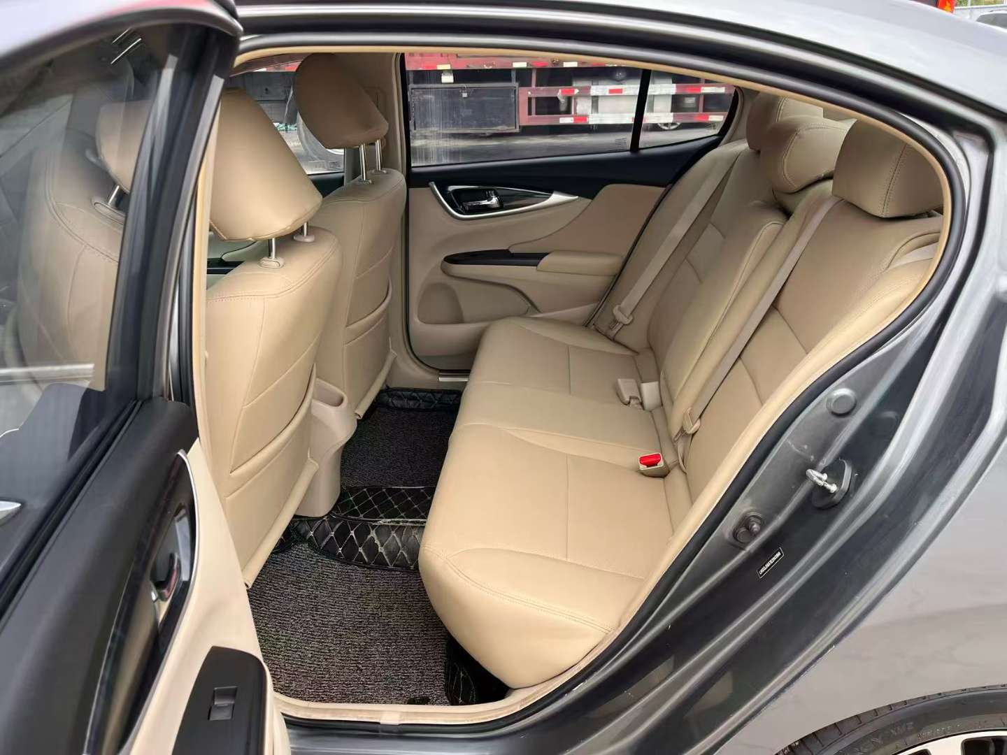 Honda Inspire 1.8 Automatic Deluxe Edition 5