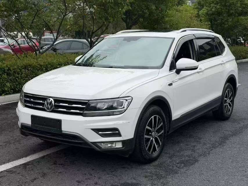 Volkswagen Tiguan L 2.0T 330 TSI FWD Luxury