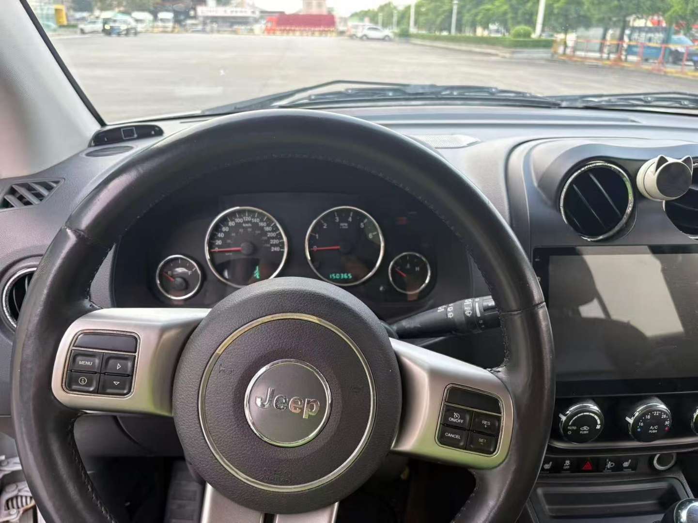 Jeep Compass 2.4L Luxury Edition 8