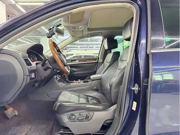 Volkswagen Touareg 3.0T TSi High Trim 6