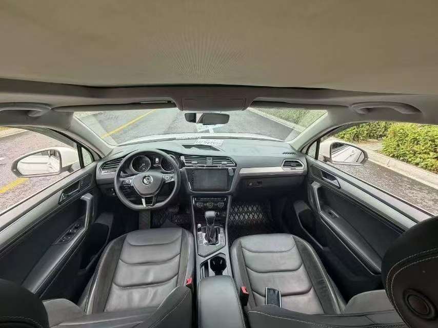 Volkswagen Tiguan L 2.0T 330 TSI FWD Luxury 6