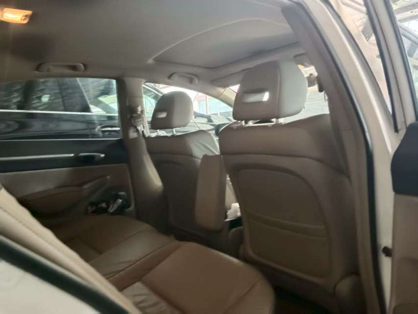 Honda Civic 1.8L Luxury Edition 5