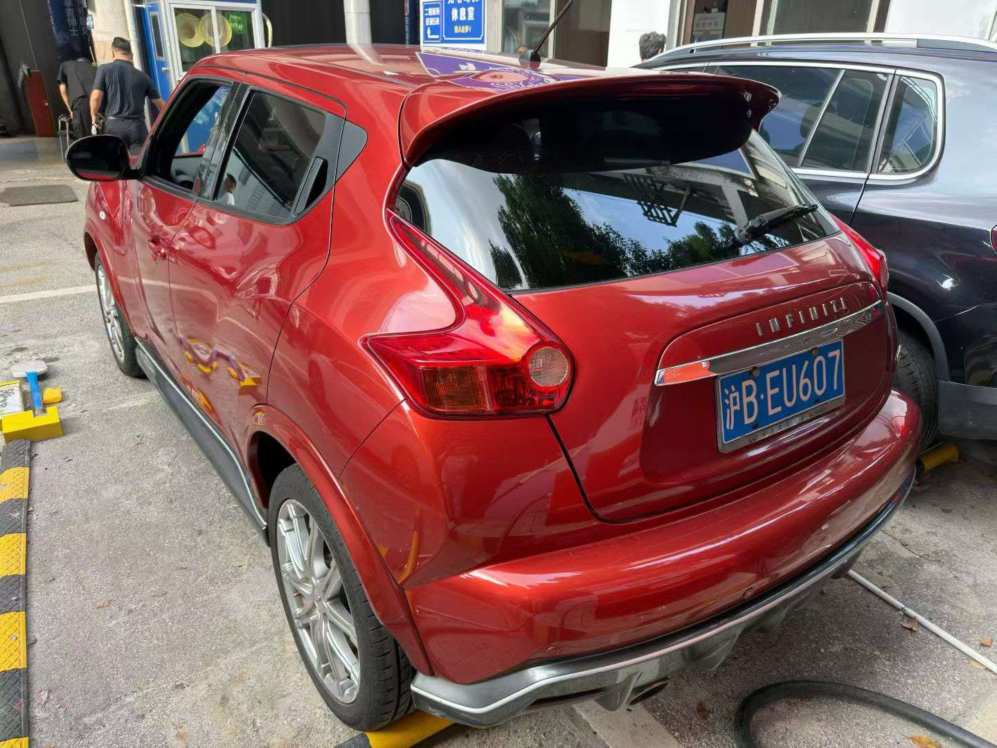 Infiniti ESQ 1.6L Automatic Sunroof 8