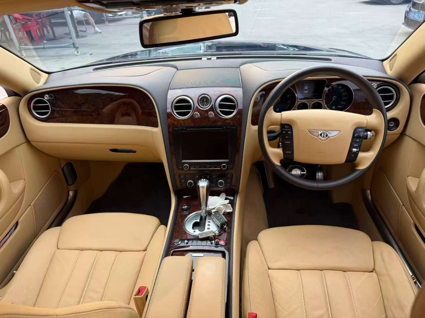 Bentley Flying Spur 6.0L W12 4-Seater 5
