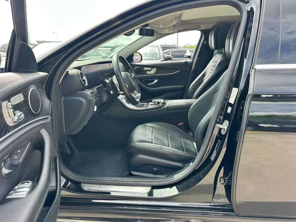 Mercedes-Benz E-Class E300L Luxury 2.0T Automatic 5