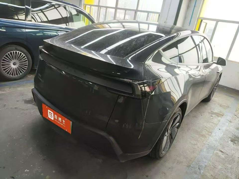Tesla Model Y 2025 Refreshed Y 2