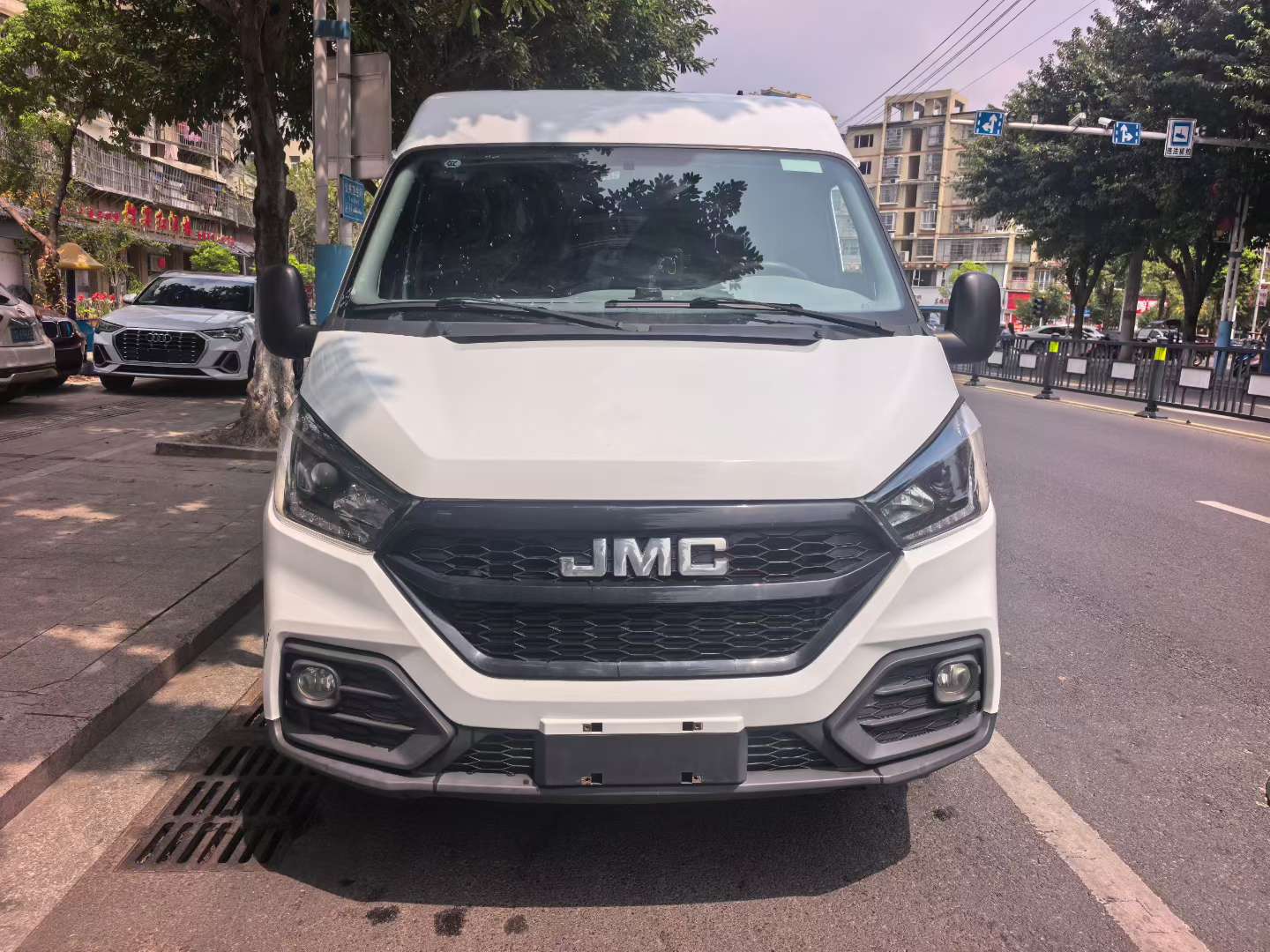 JMC Transit 6-Seater Blue Plate