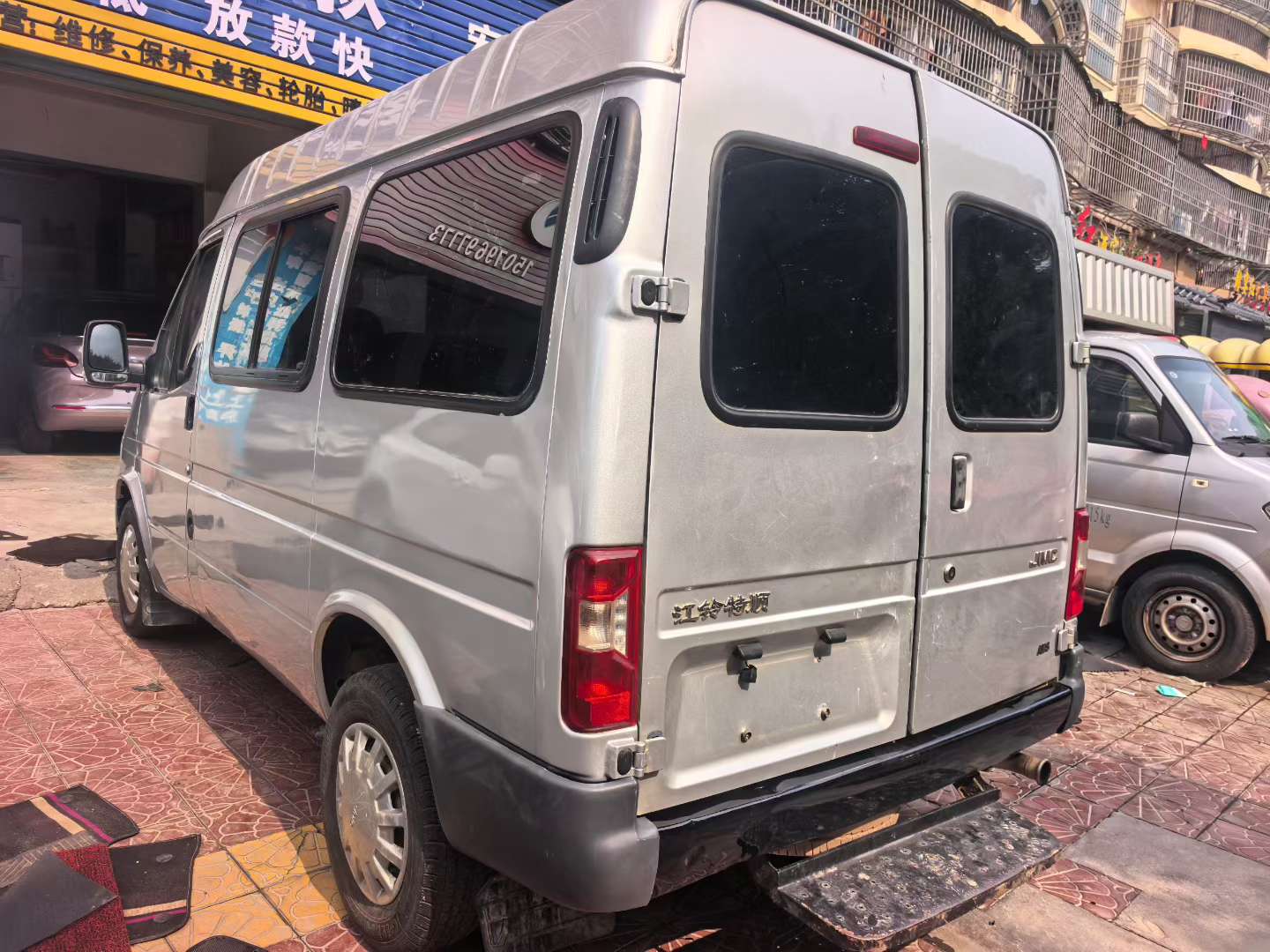 JMC Trans 2.8T Diesel 6-Seater Blue Plate 2