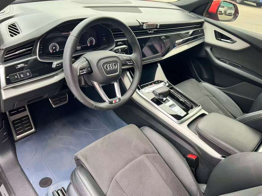 Audi Q8 2020 55 Luxury 4