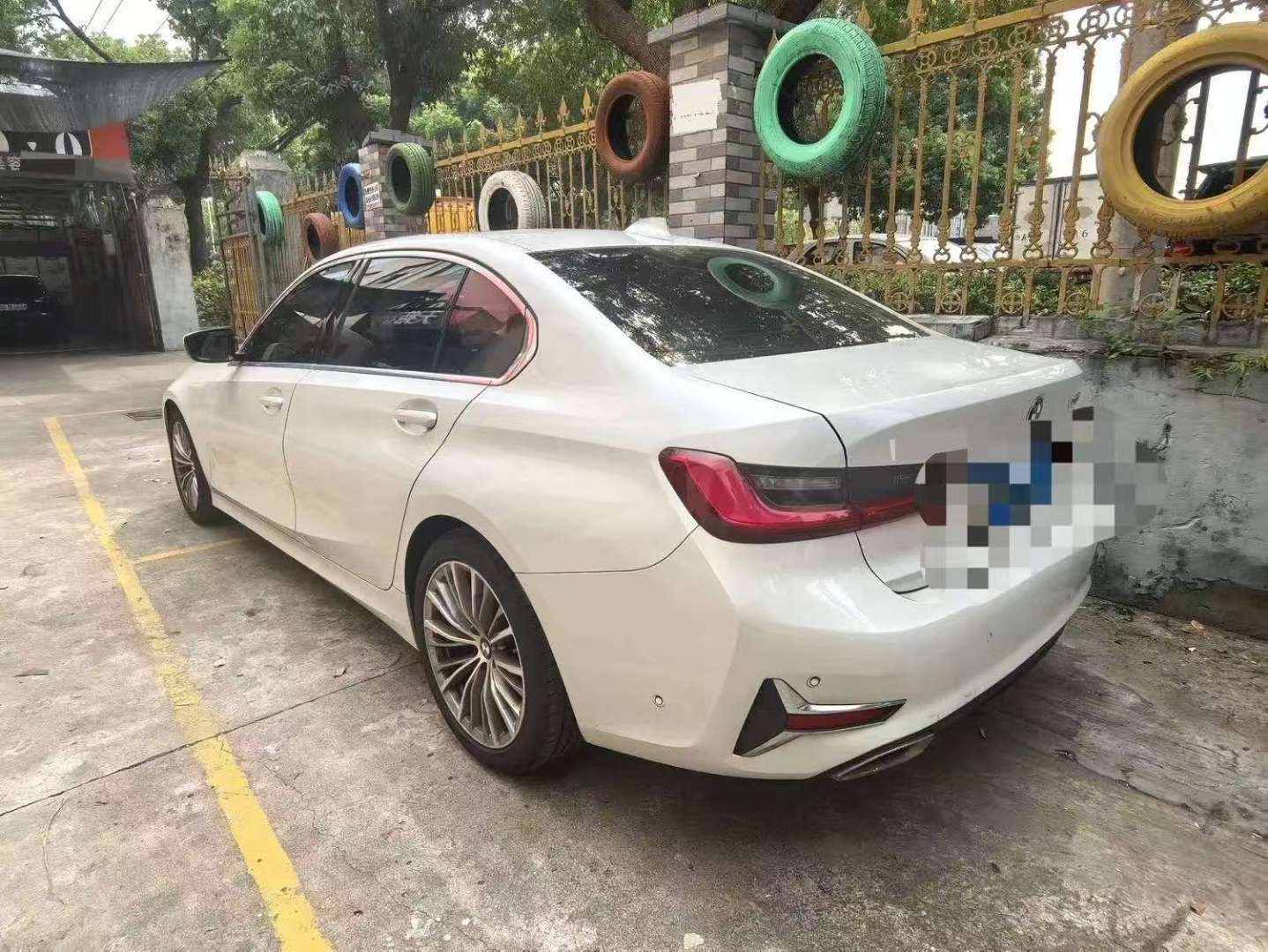 BMW 3 Series 325Li 2.0T First Edition 3