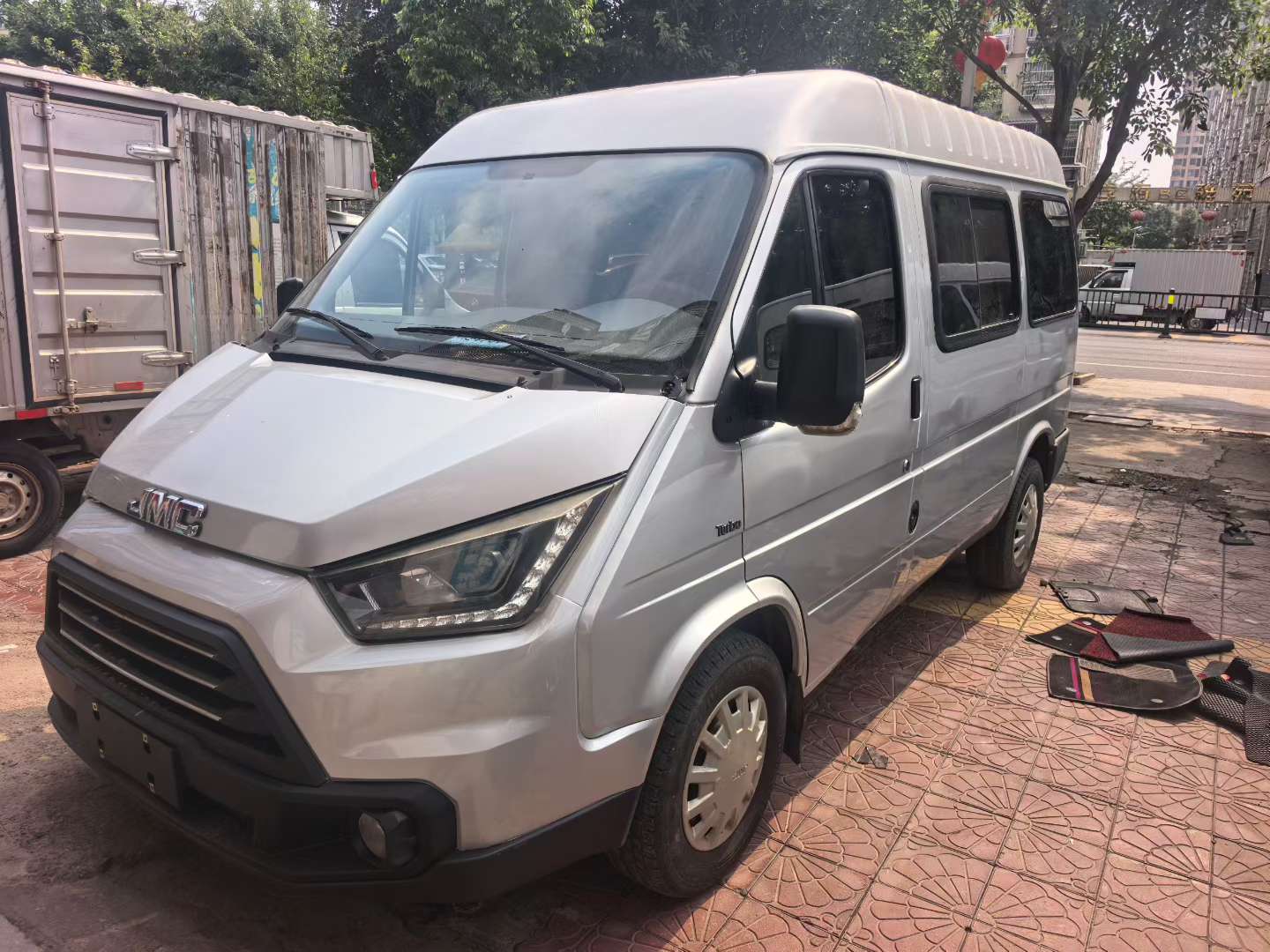 JMC Trans 2.8T Diesel 6-Seater Blue Plate 4