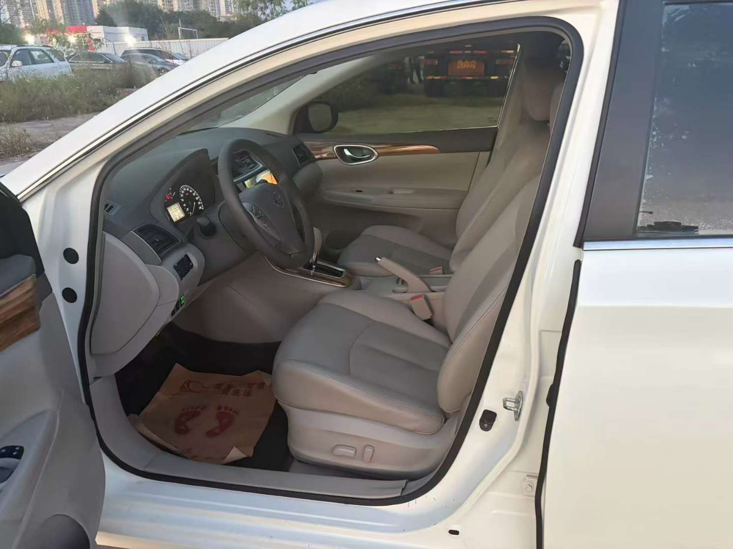 Nissan Sylphy 2015 1.6 Automatic Deluxe Edition 3