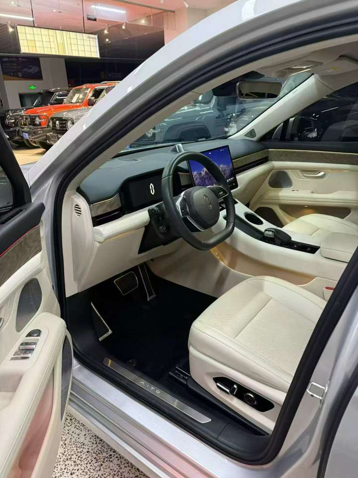 AITO M5 Range-extended Electric 1.5T 4WD Performance Edition 3