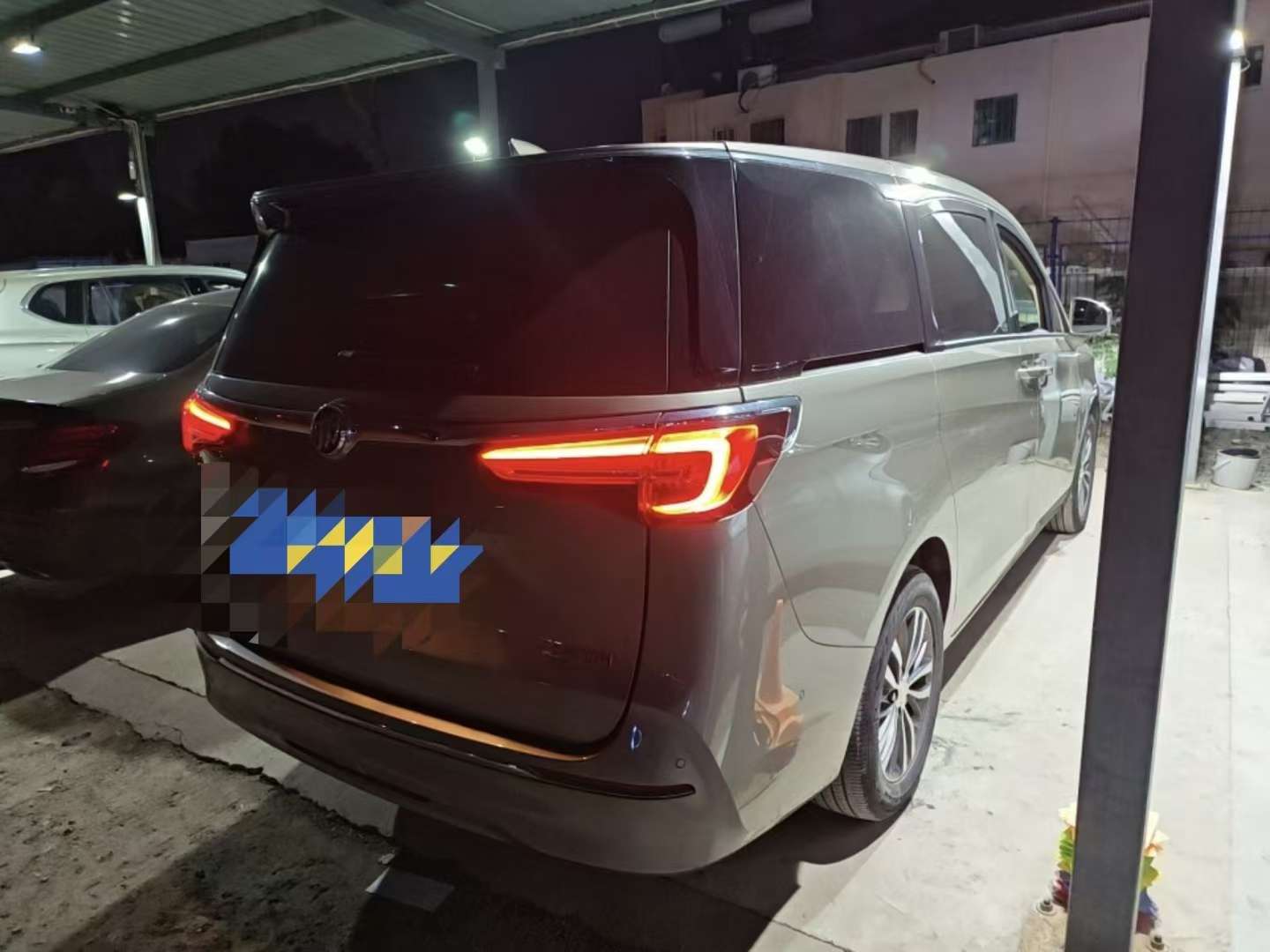 Buick GL8 2022 2.0T Premium Edition 5