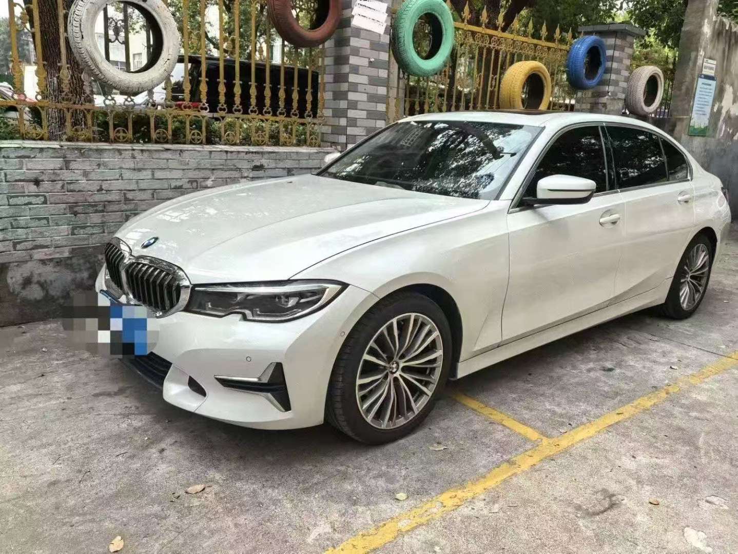 BMW 3 Series 325Li 2.0T First Edition