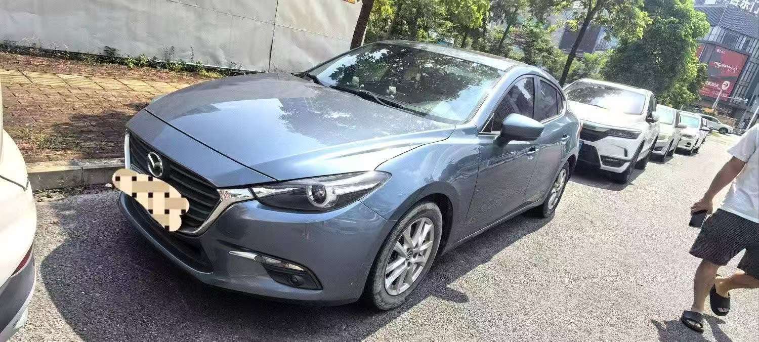 Mazda Axela 2017 1.5L Luxury Sedan