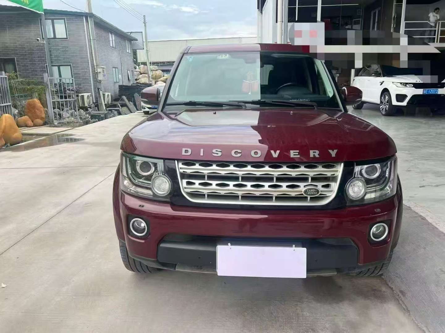 Land Rover Discovery 4 Gasoline 3.0T V6 340HP 7-Seater 2