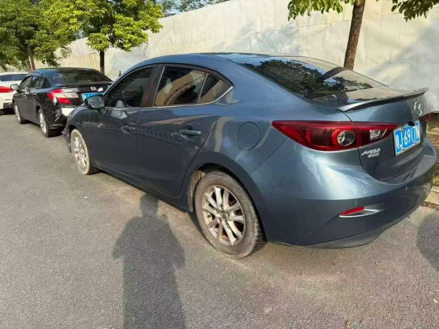 Mazda Axela 2017 1.5L Luxury Sedan 4
