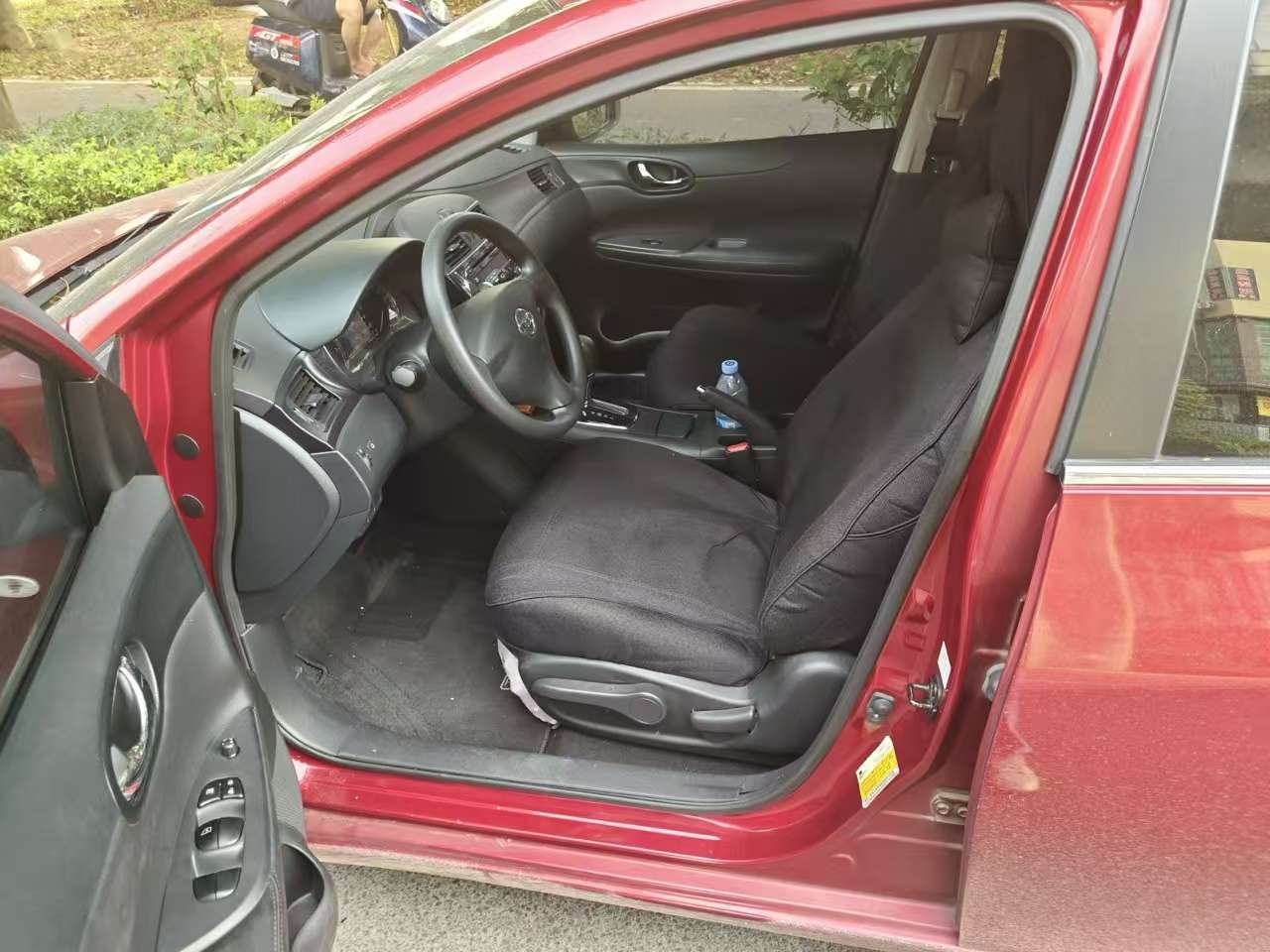 Nissan Tiida 4