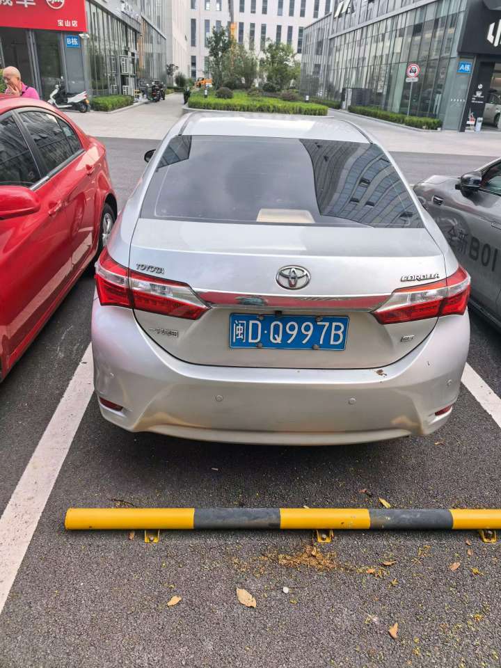 Toyota Corolla 1.6GL-i Leather Version 6