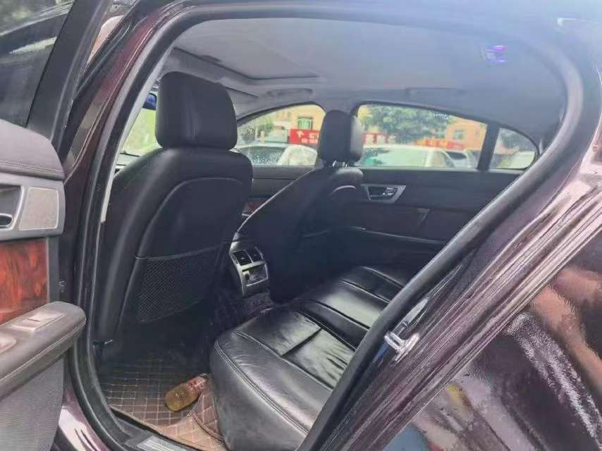 Jaguar XF 2.0T Luxury 7