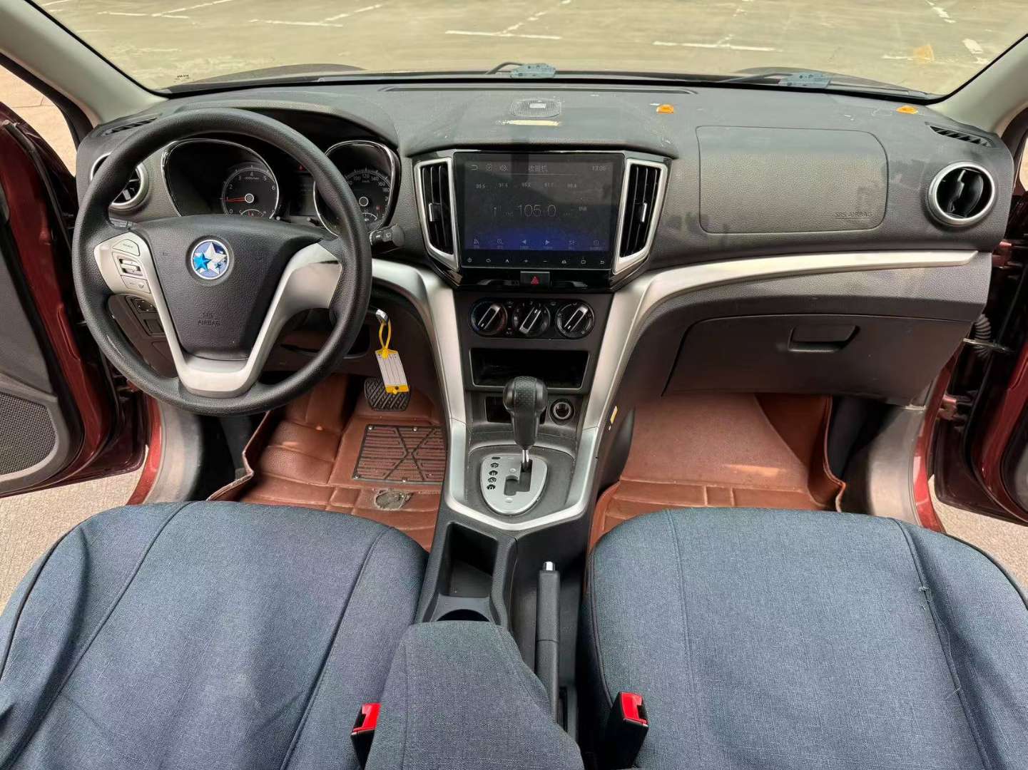 Venucia T70 2.0L Automatic No Sunroof Ruixing Edition 5