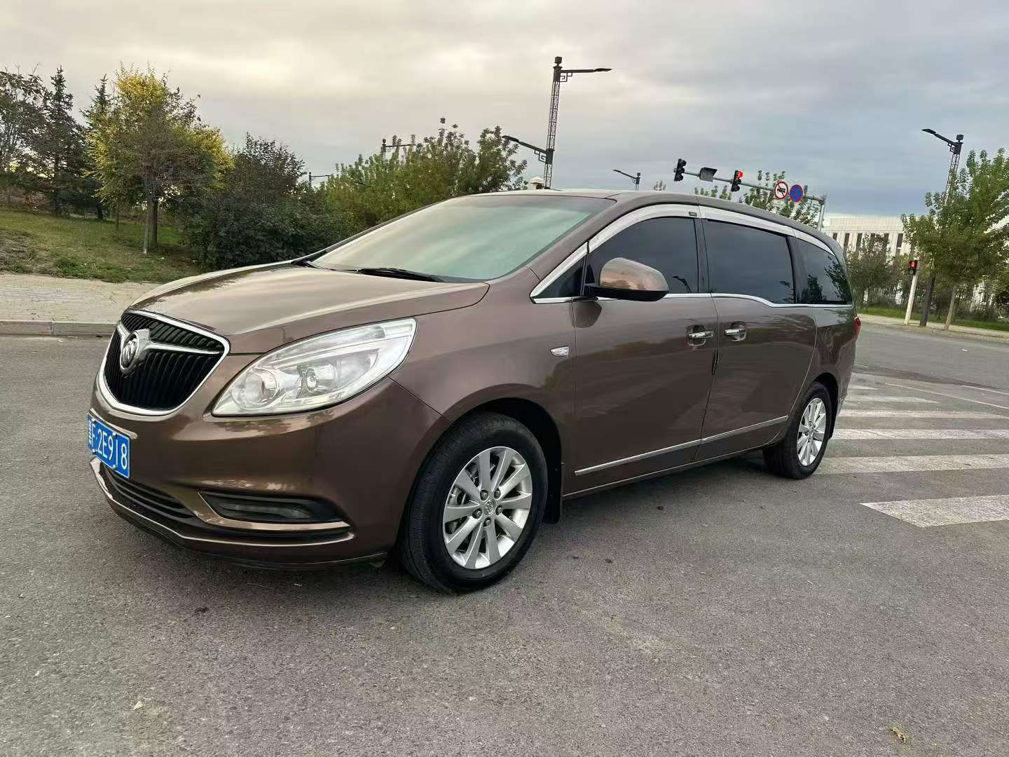 Buick GL8 28T Premium Top Trim 2